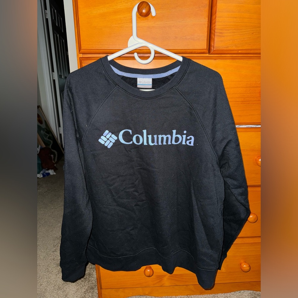 Women’s Columbia sweatshirt